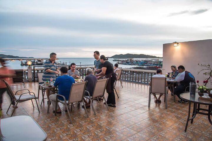 A Pousada I Na Seaview Rayong Exterior foto