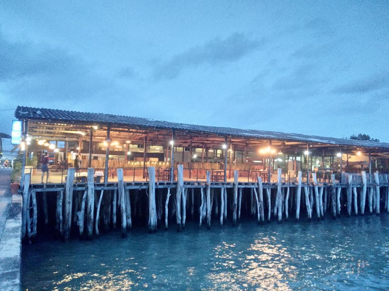 A Pousada I Na Seaview Rayong Exterior foto